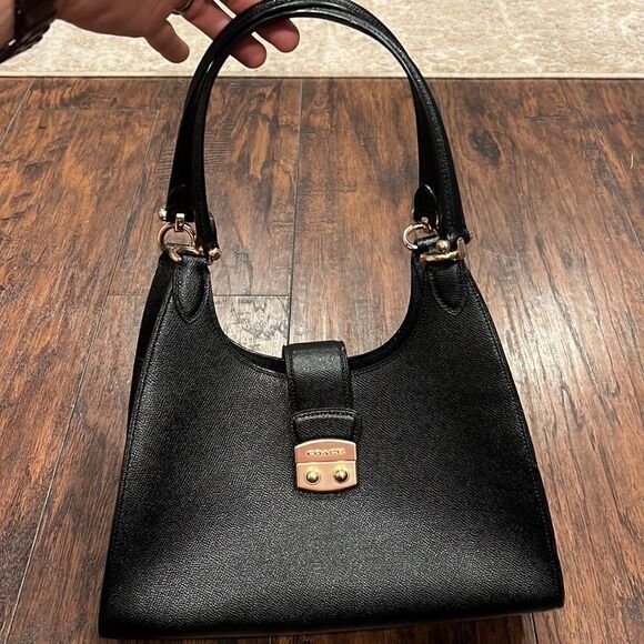 Coach Avary Shoulder Bag Black F37606 in EUC Crossgrain leather - Picture 1 of 12